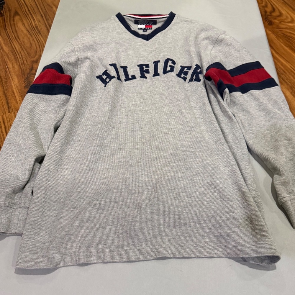 Preppy Mens Tommy Hilfiger Thermal V-Neck Shirt Small Gray Striped Sleeve